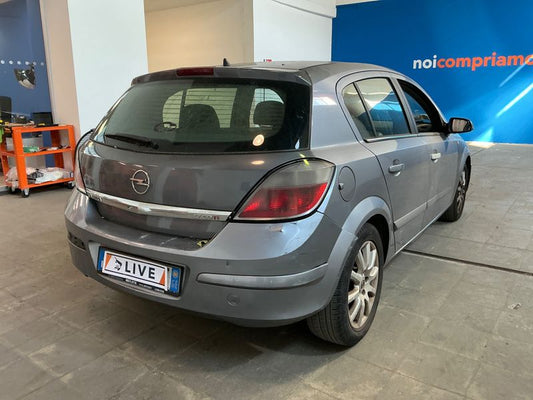 Opel Astra 1.7 CDTI Cosmo 2006 – снимка 2