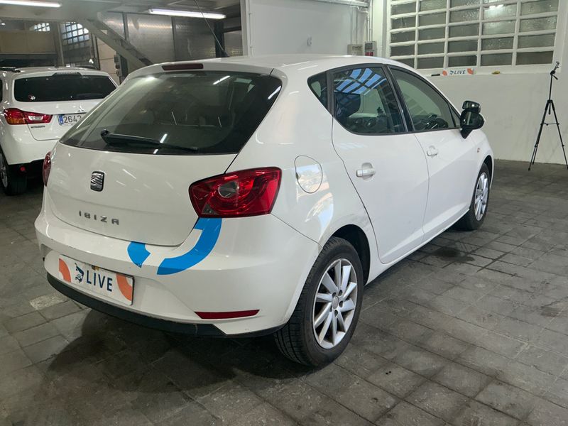 Seat Ibiza 1.6 TDI Stylance / Style 2013 – снимка 2
