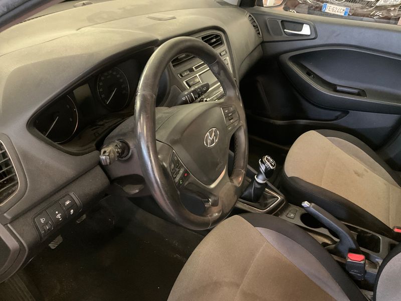 Hyundai i20 1.1 CRDi Comfort 2016 – снимка 21