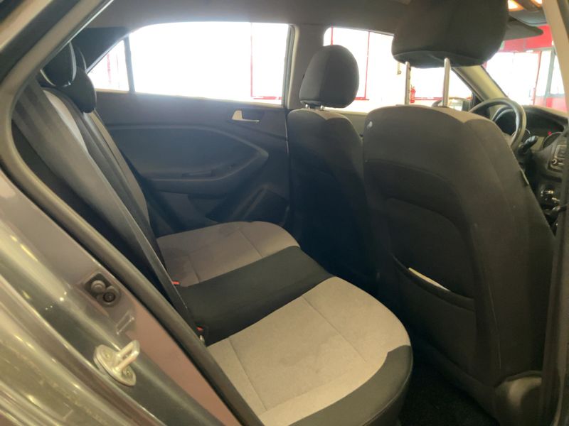 Hyundai i20 1.1 CRDi Comfort 2016 – снимка 19
