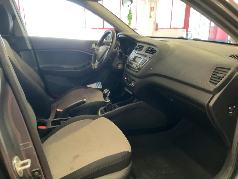 Hyundai i20 1.1 CRDi Comfort 2016 – снимка 16