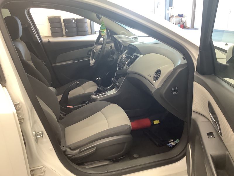 Chevrolet Cruze 1.6 LS 2010 – снимка 3