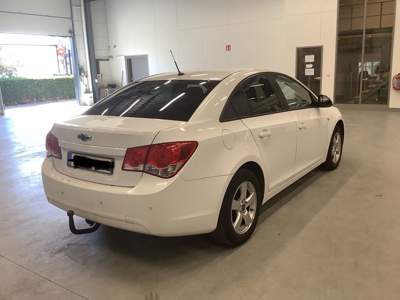 Chevrolet Cruze 1.6 LS 2010 – снимка 2