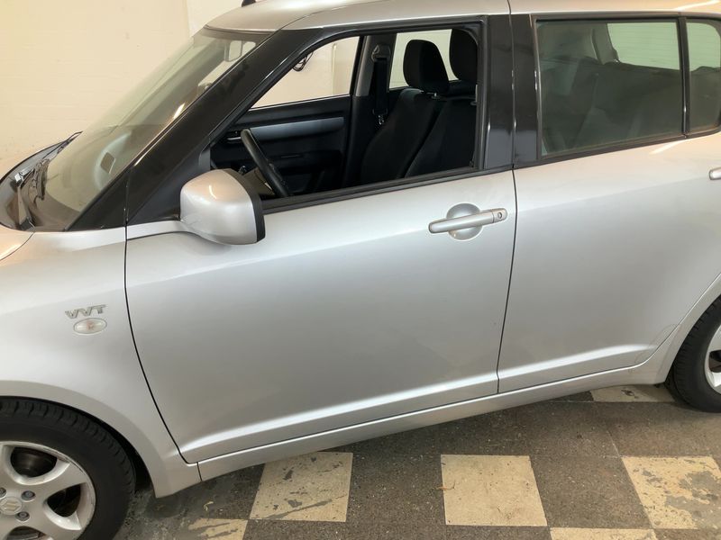 Suzuki Swift 1.5 Comfort 2006 – снимка 4