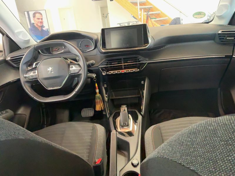 Peugeot 208 1.2 PureTech Active Pack 2021 – снимка 17