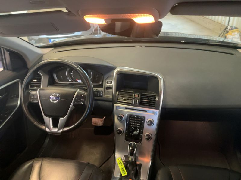 Volvo XC60 2.0 D4 Momentum Business 2WD 2017 – снимка 17