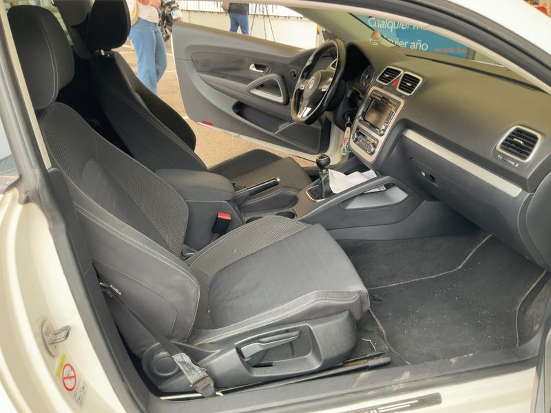 Volkswagen Scirocco 2.0 TDI 2010 – снимка 16