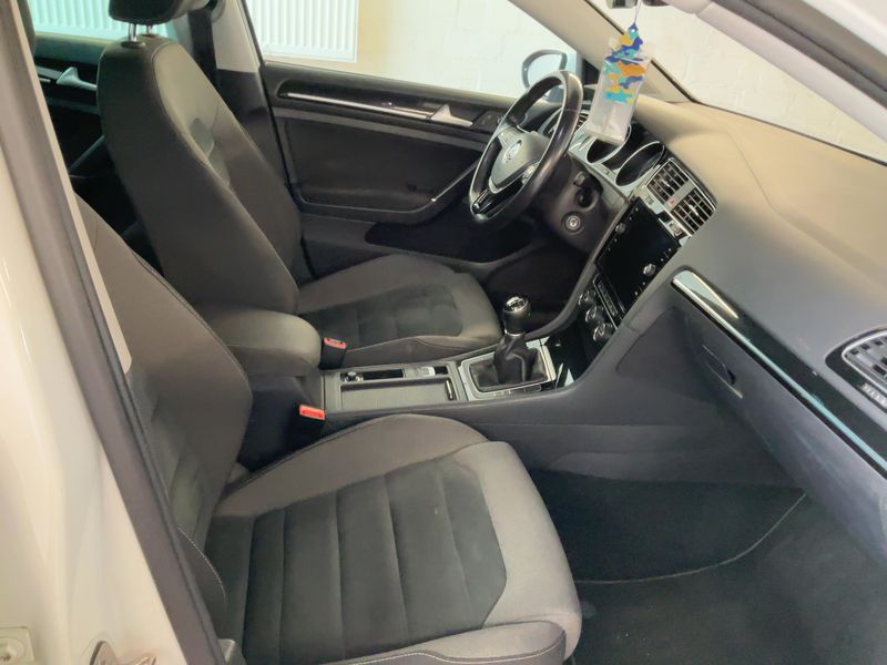 Volkswagen Golf VII 2.0 TDI Highline BlueMotion Tech 2018 – снимка 17