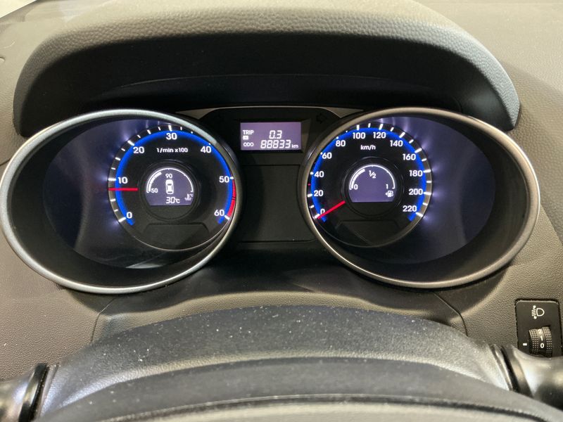Hyundai ix35 1.7 CRDi Comfort 2WD 2015 – снимка 19