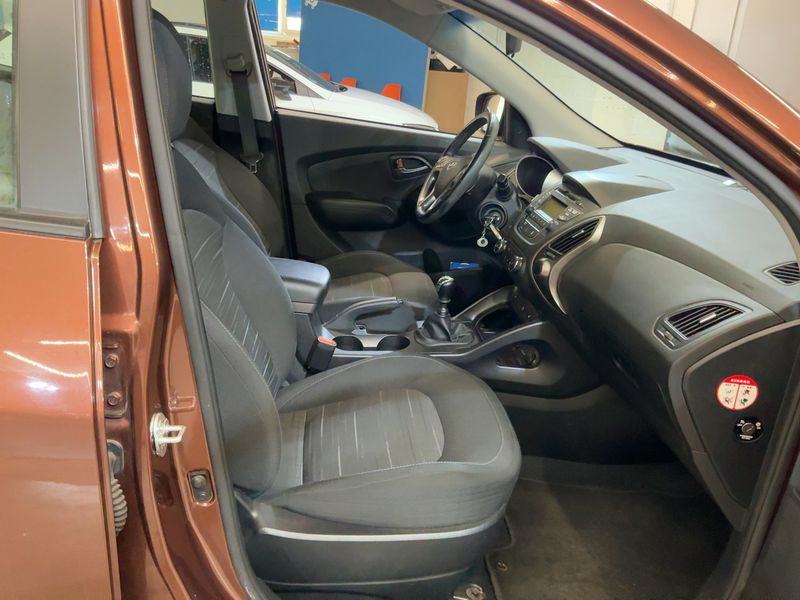 Hyundai ix35 1.7 CRDi Comfort 2WD 2015 – снимка 17