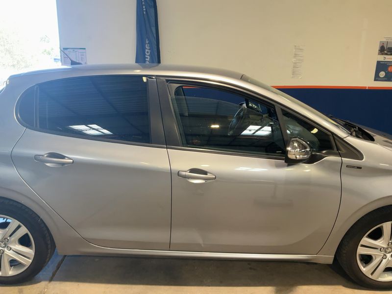 Peugeot 208 1.5 Blue-HDi Signature 2019 – снимка 10