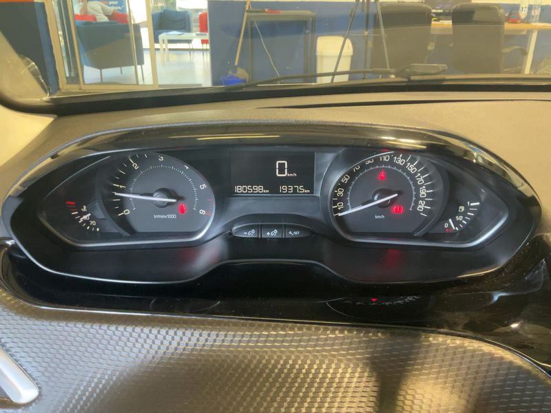 Peugeot 208 1.5 Blue-HDi Signature 2019 – снимка 18