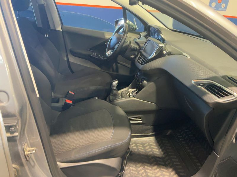 Peugeot 208 1.5 Blue-HDi Signature 2019 – снимка 16