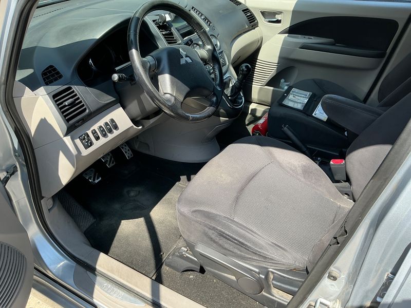 Mitsubishi Grandis 2.0 DI-D Intense 2008 – снимка 3