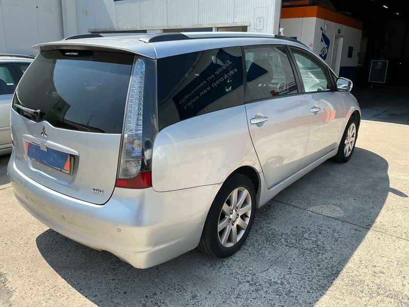 Mitsubishi Grandis 2.0 DI-D Intense 2008 – снимка 2