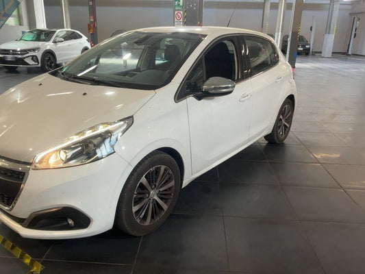 Peugeot 208 1.6 Blue-HDi Allure 2016 – снимка 2