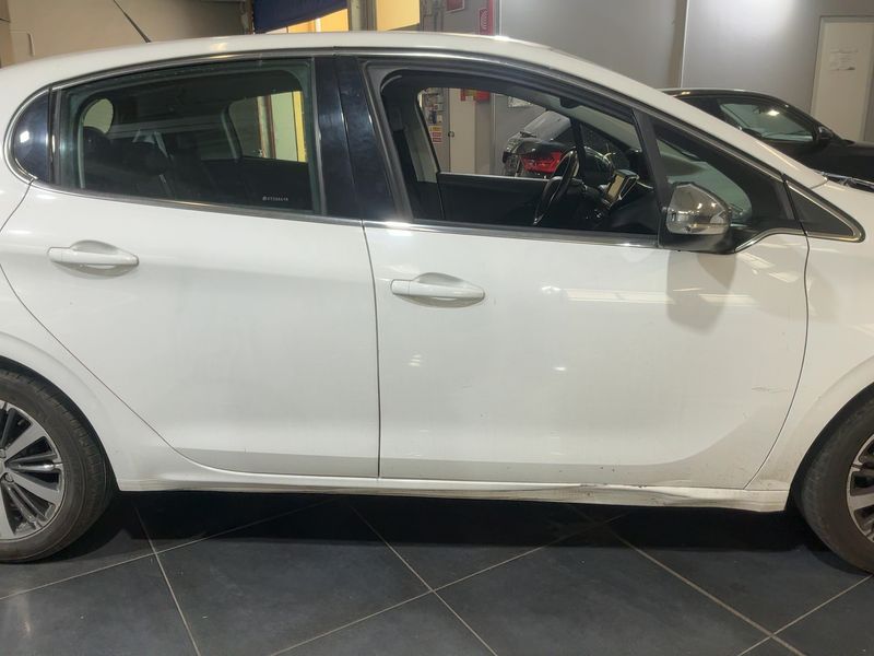 Peugeot 208 1.6 Blue-HDi Allure 2016 – снимка 10