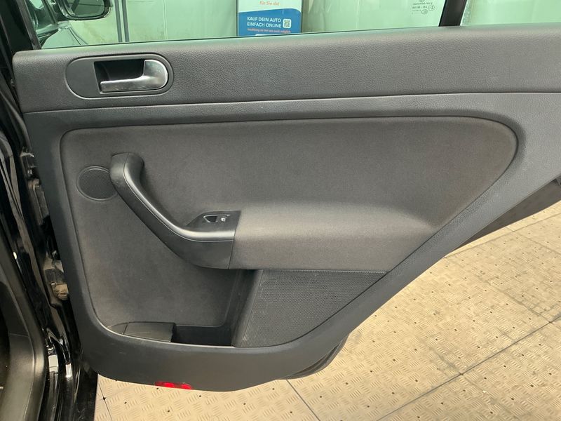 Volkswagen Golf VI Plus 2.0 TDI Life 2013 – снимка 33