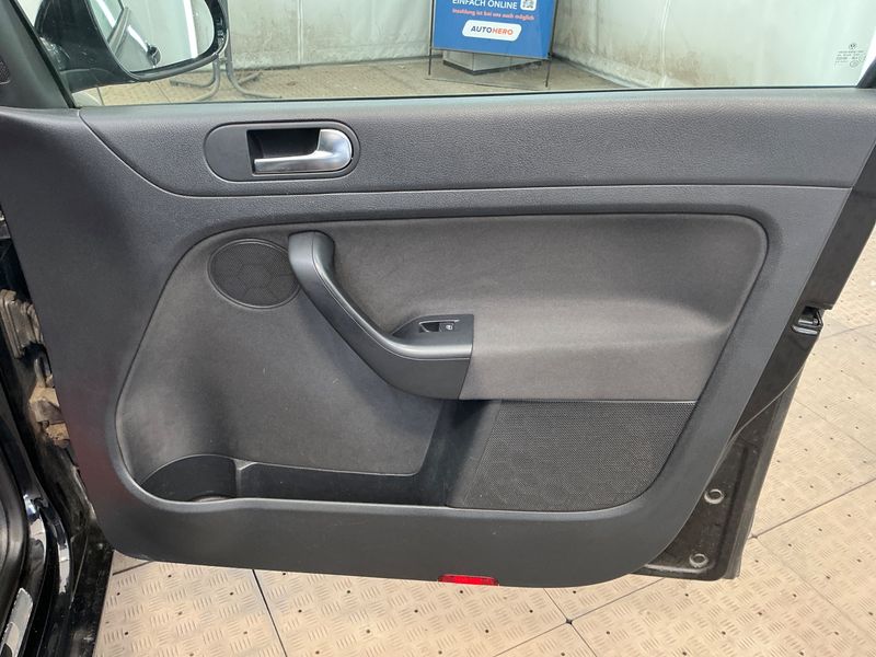 Volkswagen Golf VI Plus 2.0 TDI Life 2013 – снимка 34