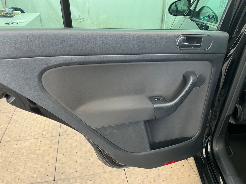 Volkswagen Golf VI Plus 2.0 TDI Life 2013 – снимка 32