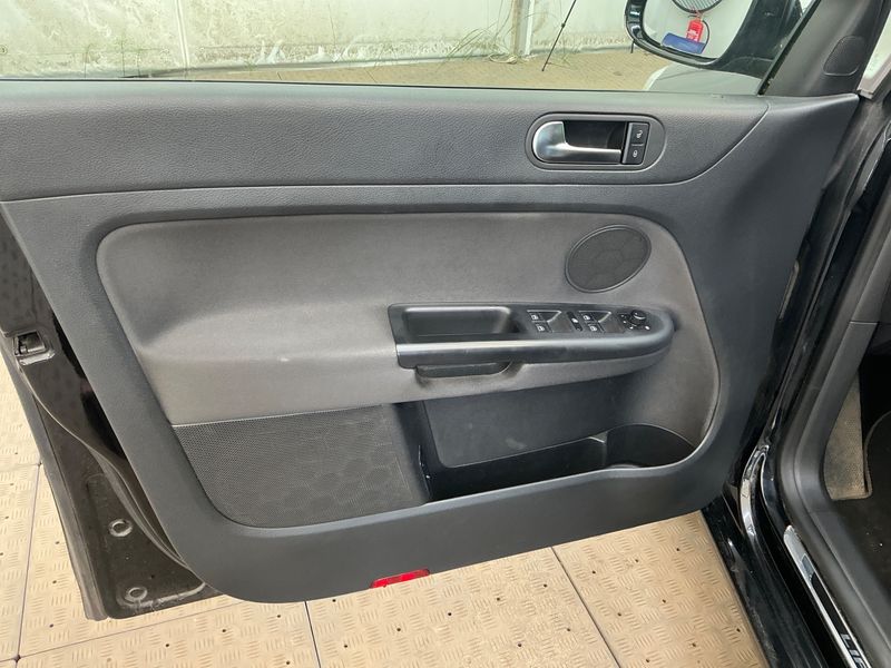 Volkswagen Golf VI Plus 2.0 TDI Life 2013 – снимка 30