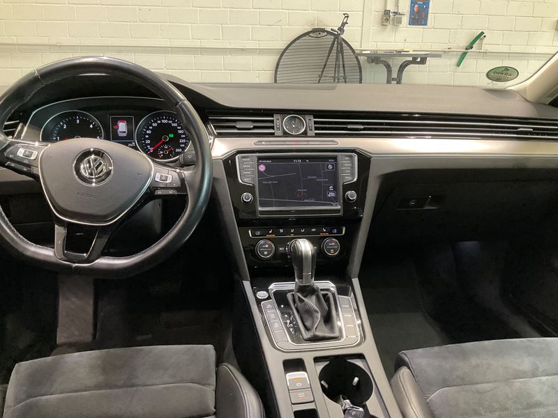 Volkswagen Passat 2.0 TDI Highline BlueMotion Tech 2015 – снимка 18