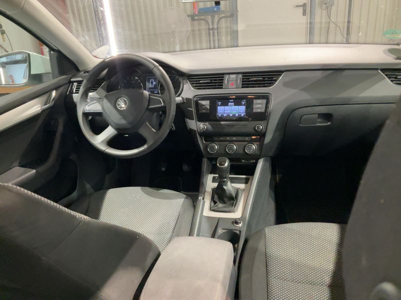 Skoda Octavia 1.6 TDI Ambition 2015 – снимка 18