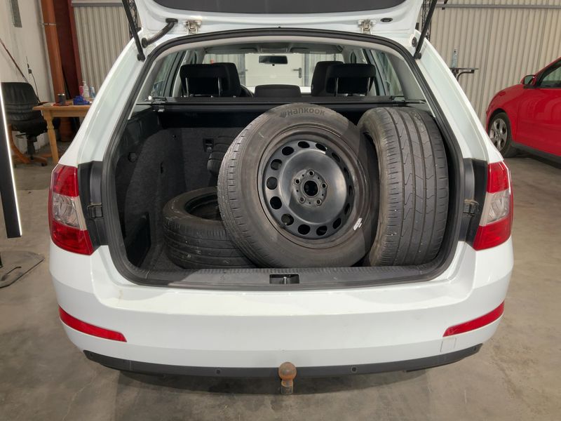 Skoda Octavia 1.6 TDI Ambition 2015 – снимка 16