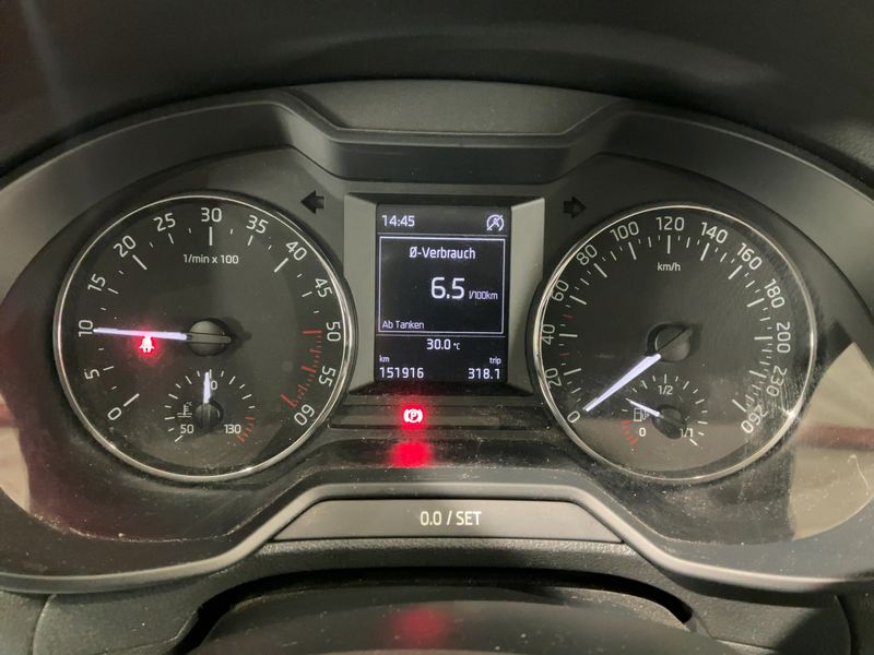 Skoda Octavia 1.6 TDI Ambition 2015 – снимка 19