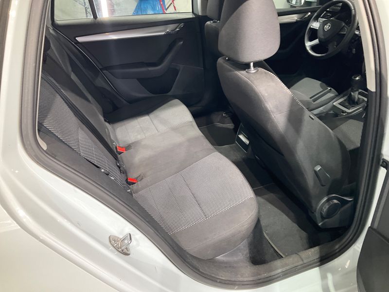 Skoda Octavia 1.6 TDI Ambition 2015 – снимка 33