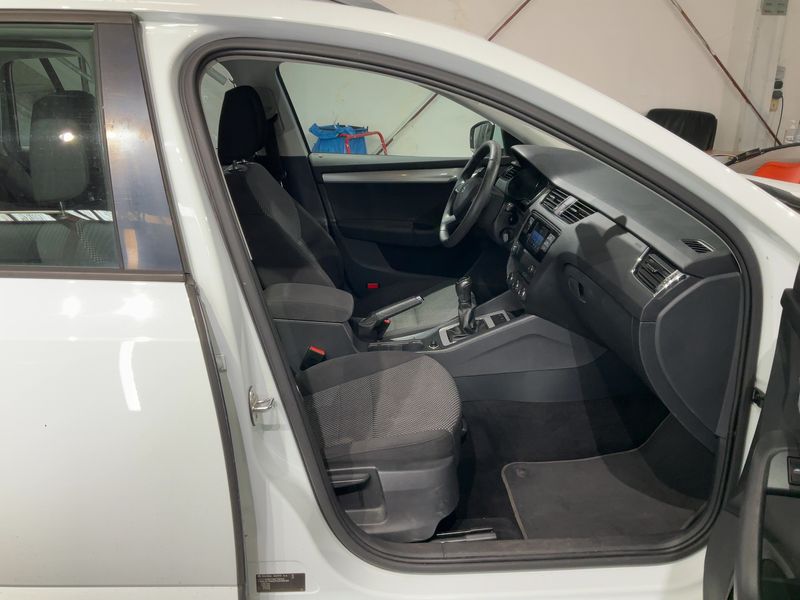 Skoda Octavia 1.6 TDI Ambition 2015 – снимка 17