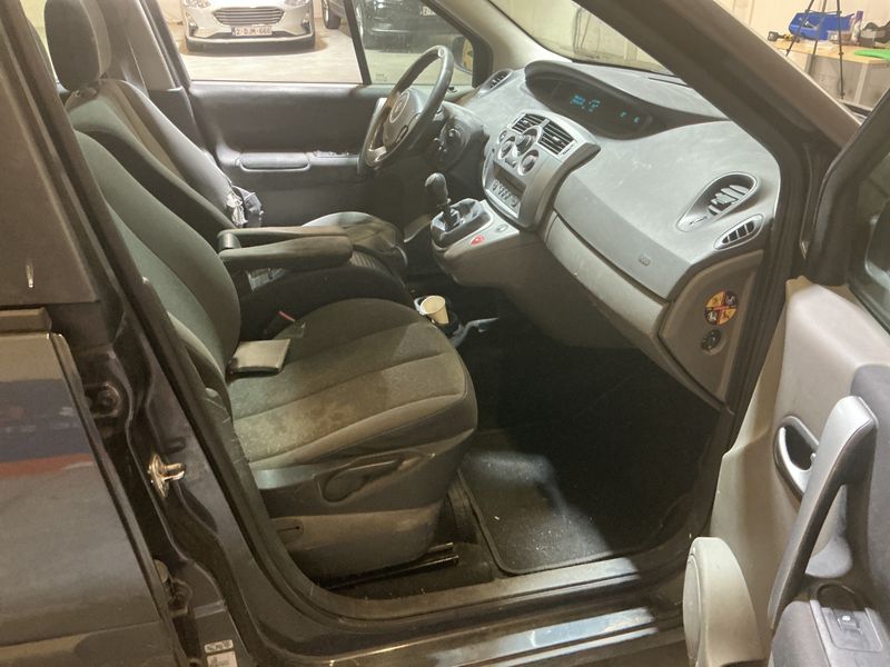 Renault Scenic 1.5 dCi Authentique 2009 – снимка 3