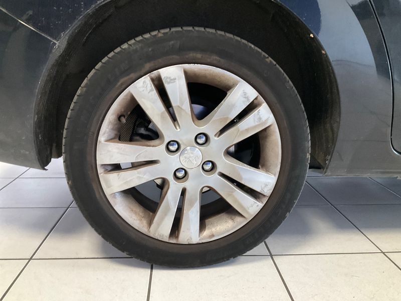 Peugeot 5008 1.6 Blue-HDi Allure 2015 – снимка 9