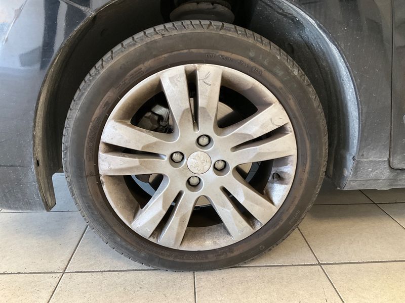 Peugeot 5008 1.6 Blue-HDi Allure 2015 – снимка 3