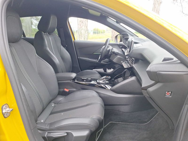 Peugeot 208 1.2 PureTech GT Line 2020 – снимка 10