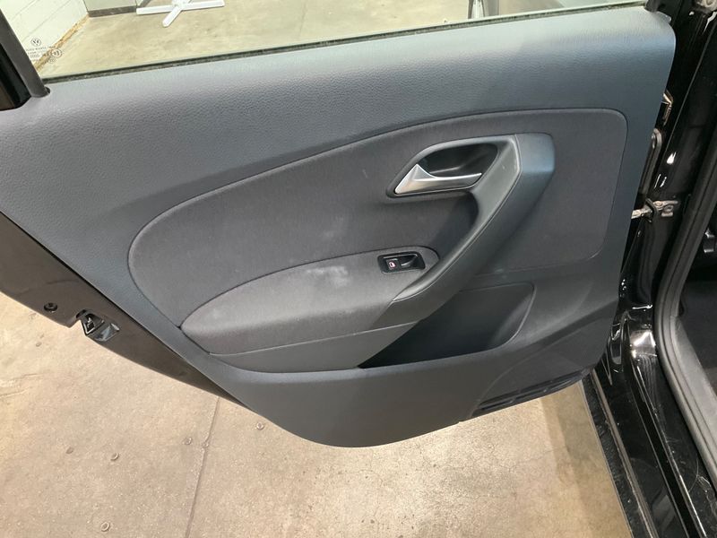Volkswagen Polo 1.2 TSI Comfortline BlueMotion Tech 2015 – снимка 28