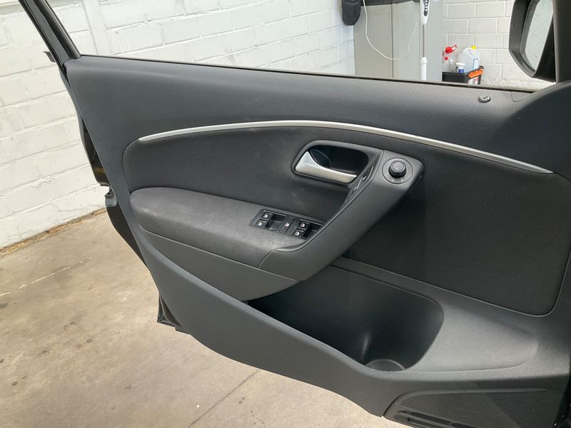 Volkswagen Polo 1.2 TSI Comfortline BlueMotion Tech 2015 – снимка 27