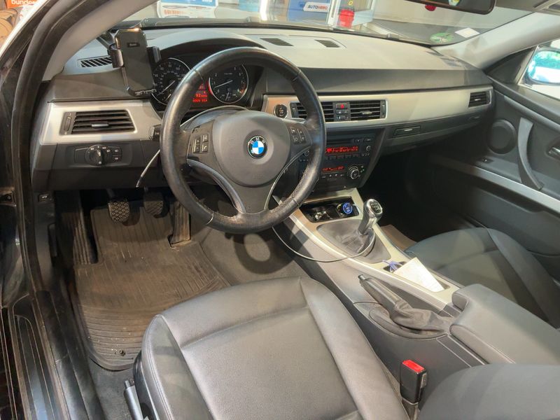 BMW 3er 330i 2010 – снимка 18