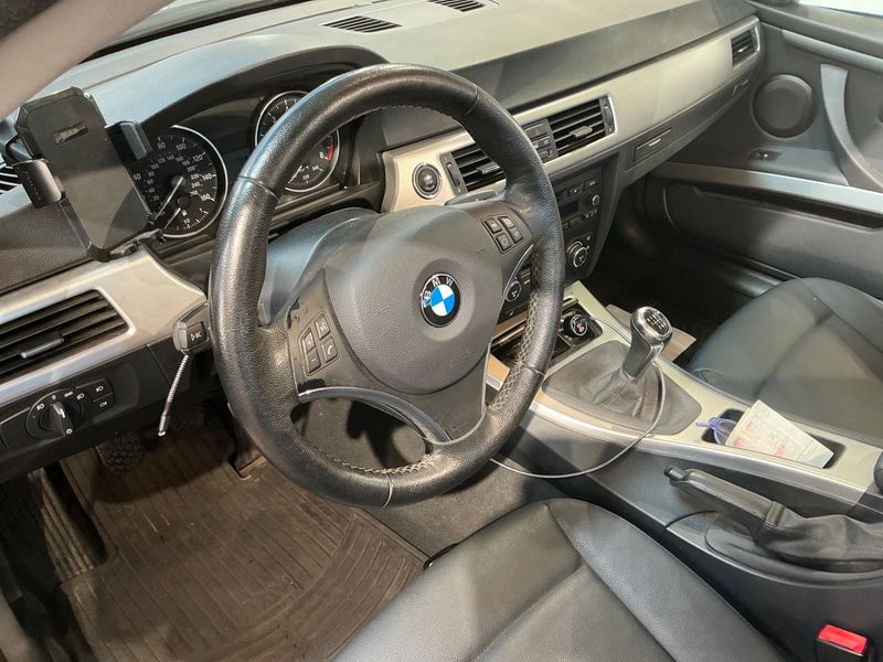 BMW 3er 330i 2010 – снимка 29