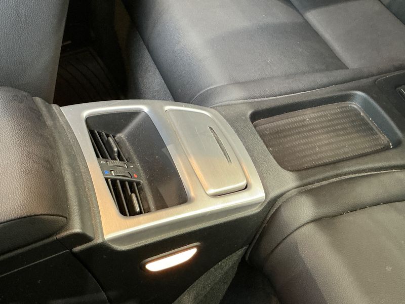 BMW 3er 330i 2010 – снимка 31