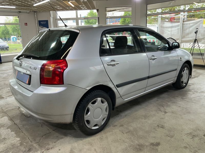 Toyota Corolla 1.4 C Compact 2003 – снимка 2