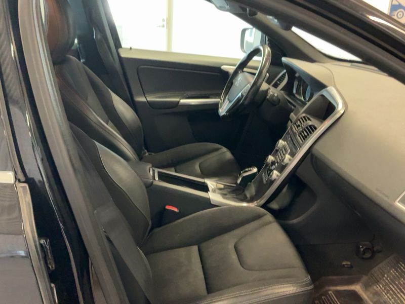 Volvo XC60 2.4 D4 Momentum AWD 2015 – снимка 17