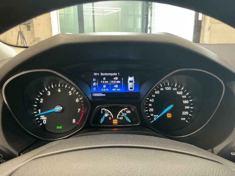 Ford Focus 1.0 EcoBoost Business 2015 – снимка 4