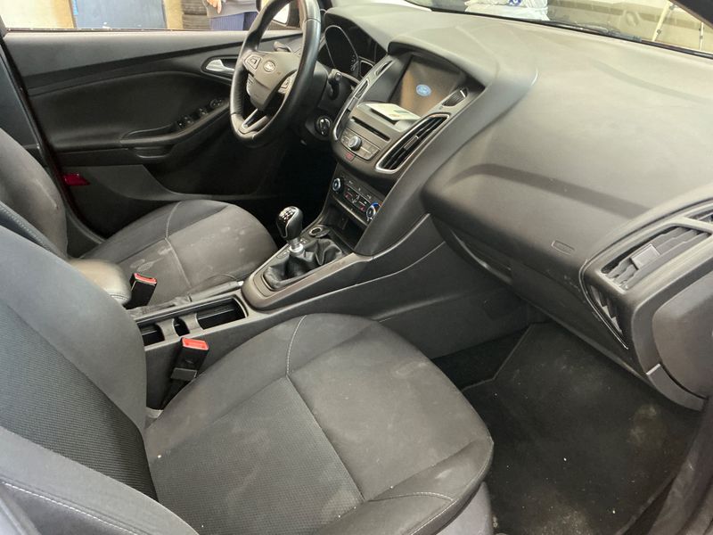 Ford Focus 1.0 EcoBoost Business 2015 – снимка 3