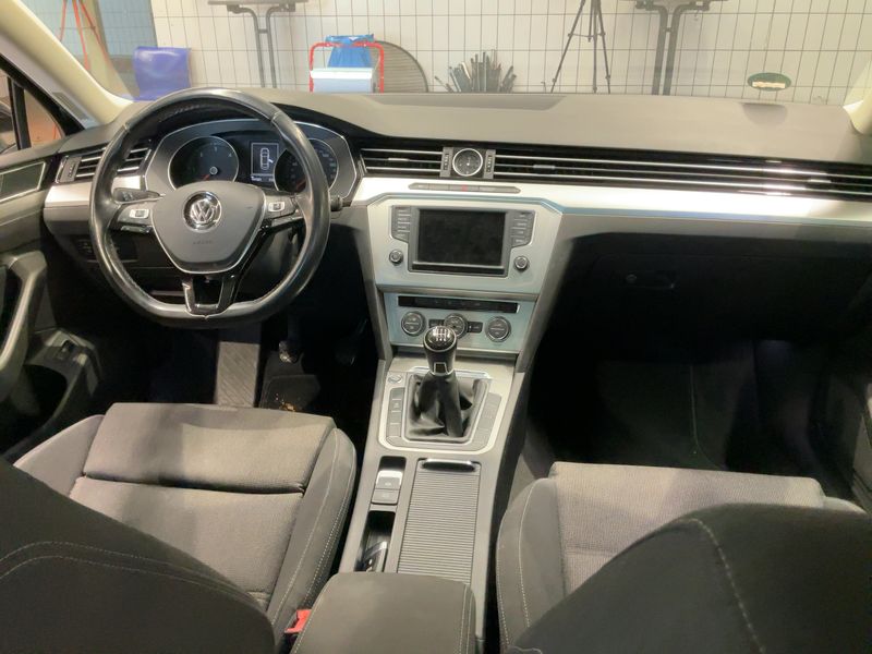 Volkswagen Passat 1.6 TDI Comfortline BlueMotion Tech 2017 – снимка 17