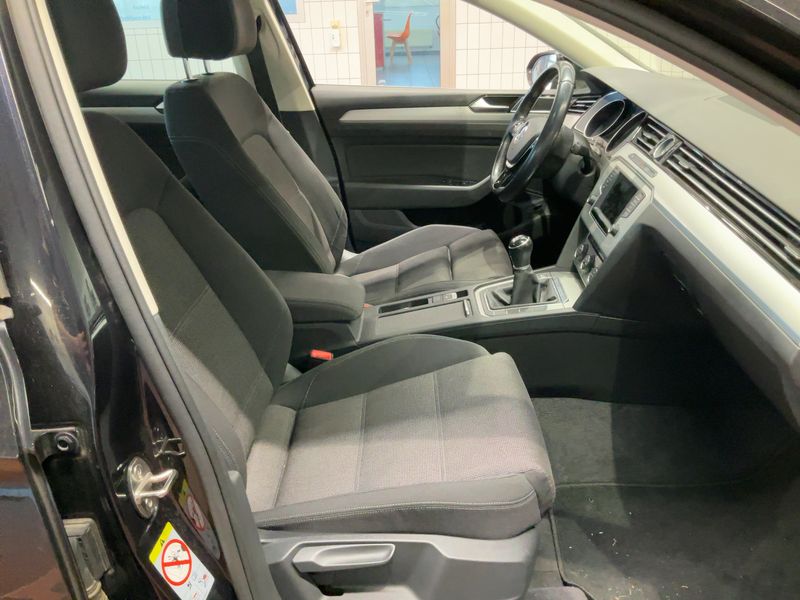 Volkswagen Passat 1.6 TDI Comfortline BlueMotion Tech 2017 – снимка 16
