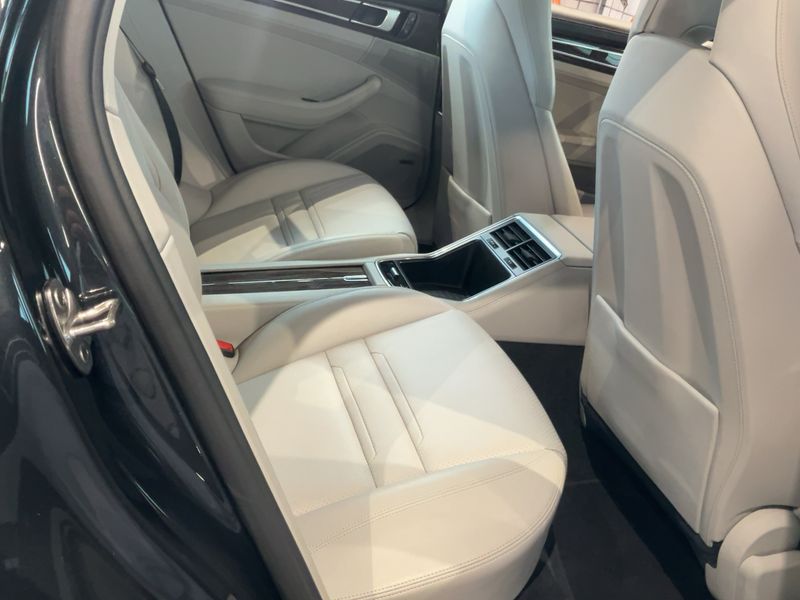 Porsche Panamera 4 E-Hybrid 2019 – снимка 19