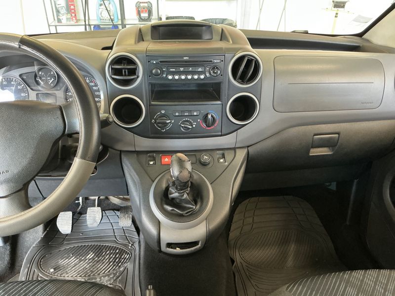 Peugeot Partner 1.6 HDi Confort 2009 – снимка 36