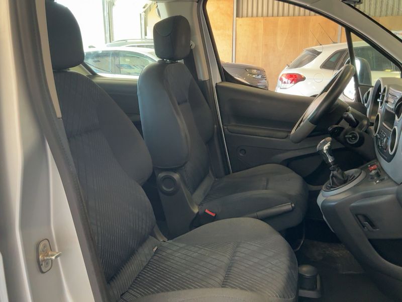 Peugeot Partner 1.6 HDi Confort 2009 – снимка 16