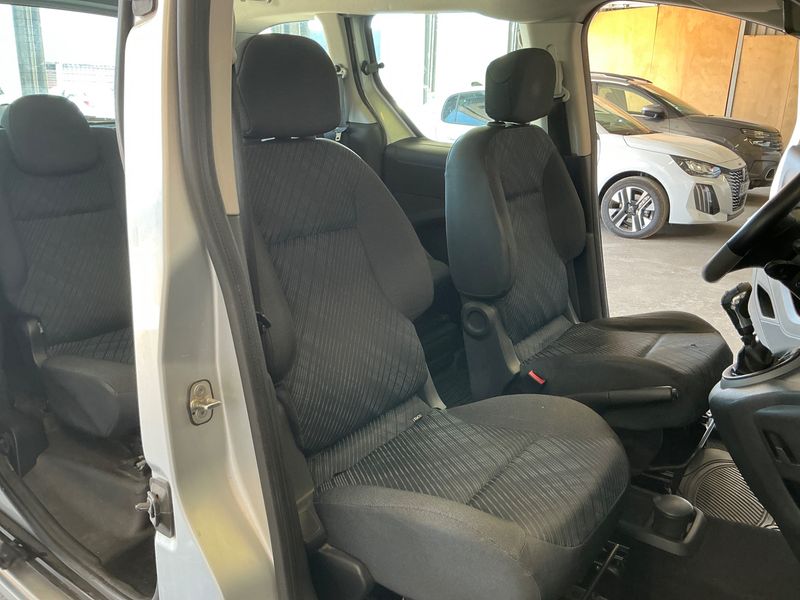 Peugeot Partner 1.6 HDi Confort 2009 – снимка 35